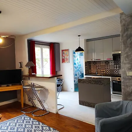Apartment Gare En Face - 15mn Paris - Parking Rue Gratuit - 10mn A Pied Cdfas, Hippodrome D'enghien, Universite - 1er Etage Eaubonne