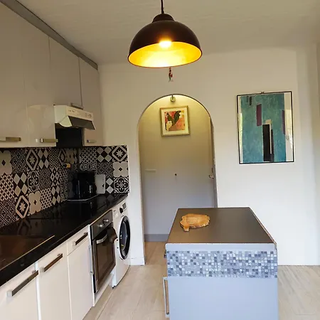Apartment Gare En Face - 15mn Paris - Parking Rue Gratuit - 10mn A Pied Cdfas, Hippodrome D'enghien, Universite - 1er Etage *