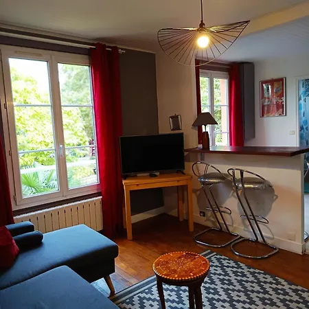 Gare En Face - 15mn Paris - Parking Rue Gratuit - 10mn A Pied Cdfas, Hippodrome D'enghien, Universite - 1er Etage Eaubonne